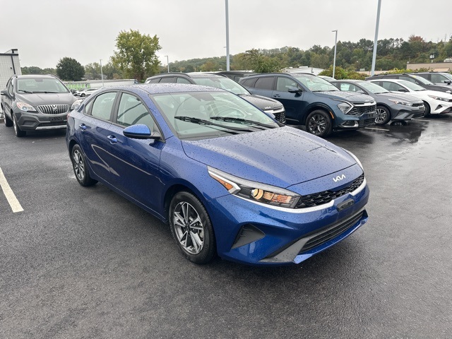 2023 Kia Forte LXS photo 3