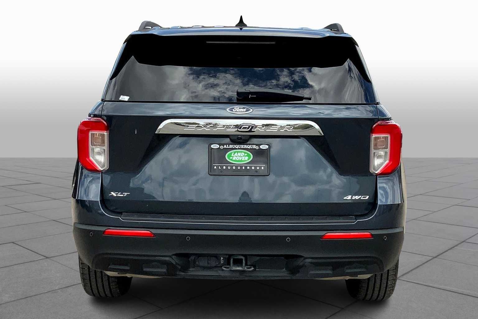 2022 Ford Explorer XLT Sport photo 3