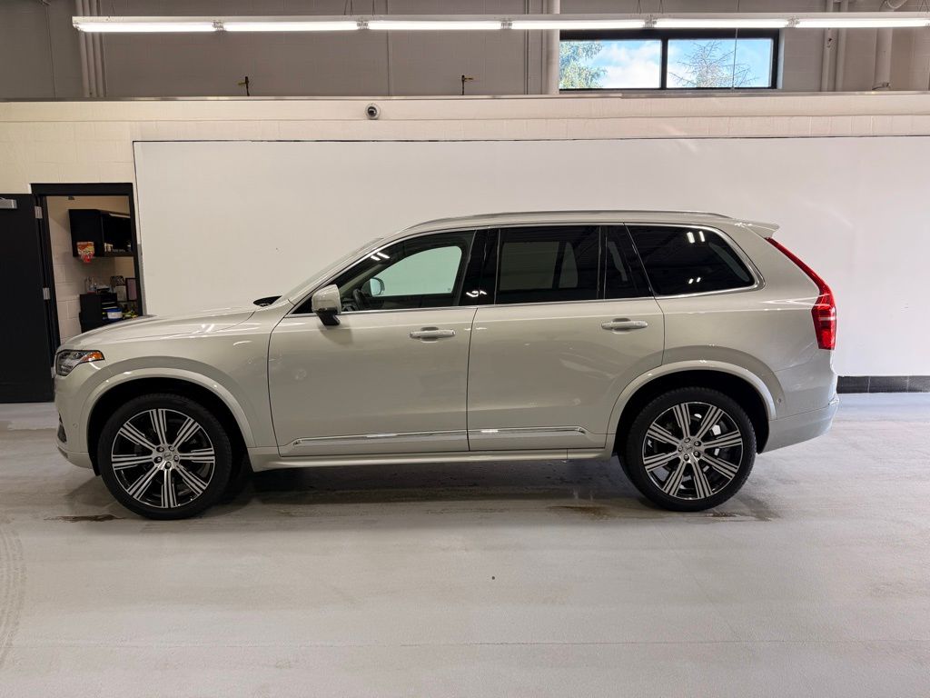 Used 2022 Volvo XC90 Inscription with VIN YV4A221L1N1854402 for sale in Golden Valley, Minnesota