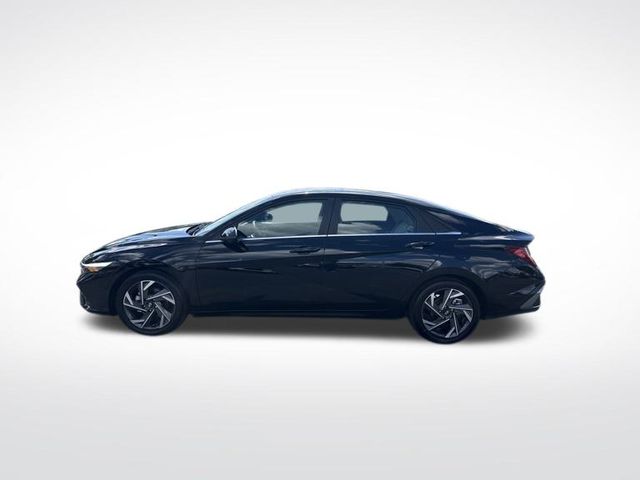 2024 Hyundai Elantra Limited photo 2
