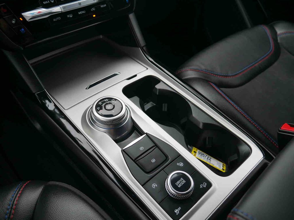 2024 Ford Explorer ST photo 35