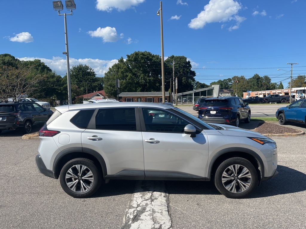 2023 Nissan Rogue SV photo 4