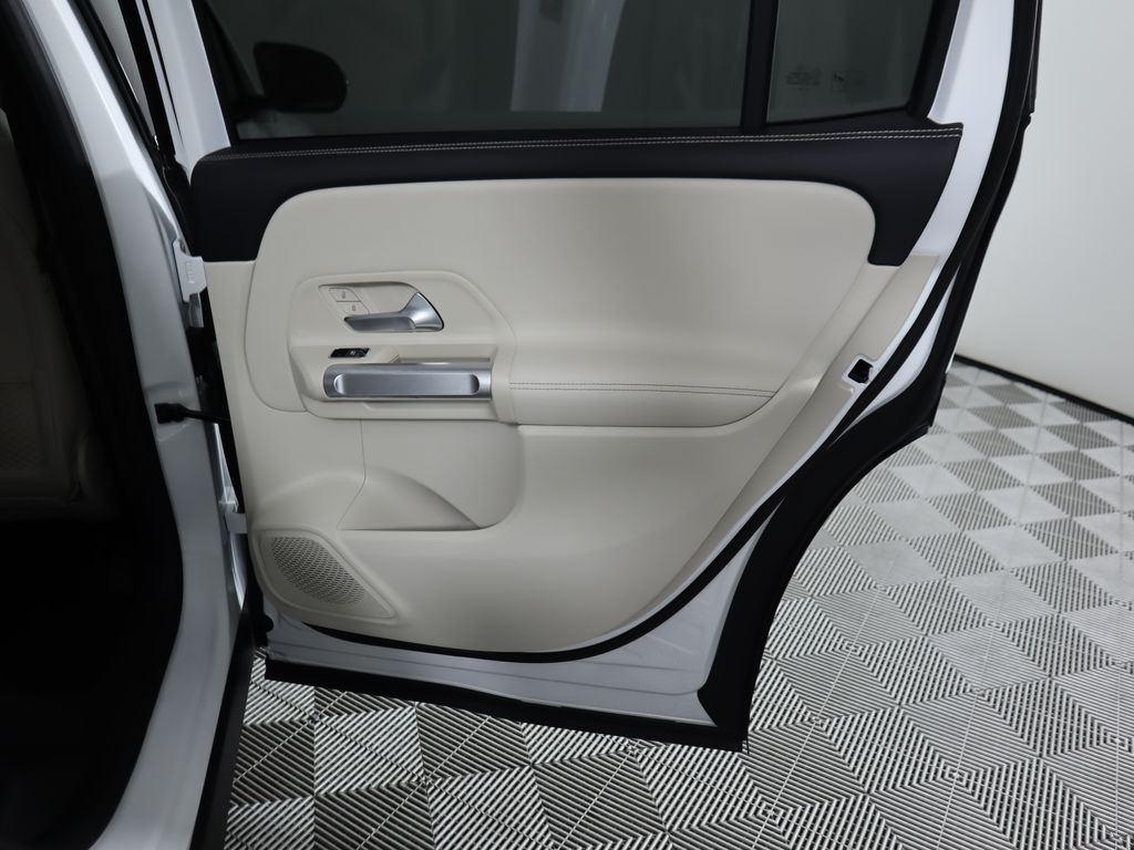2025 Mercedes Benz GLB 250 photo 27