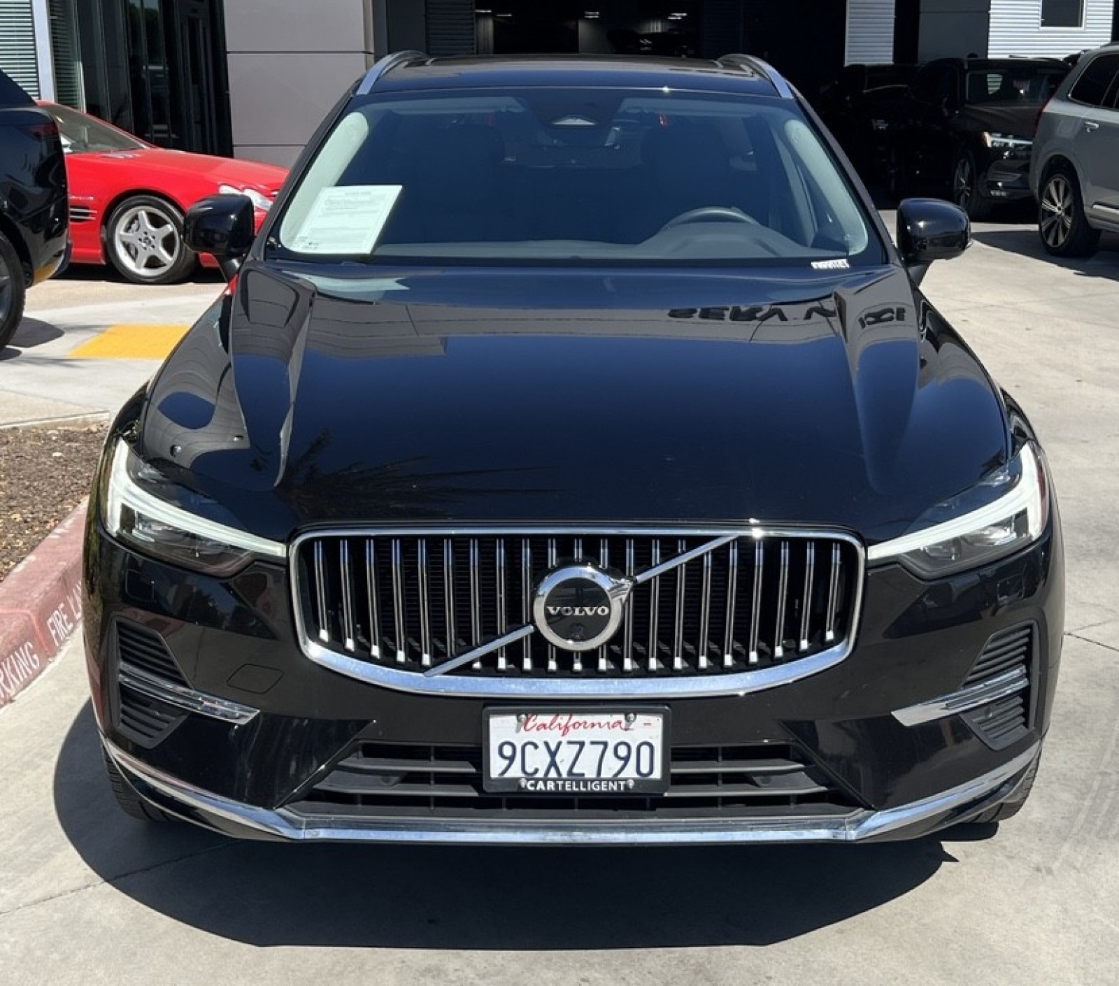 2023 Volvo XC60 Plus photo 2