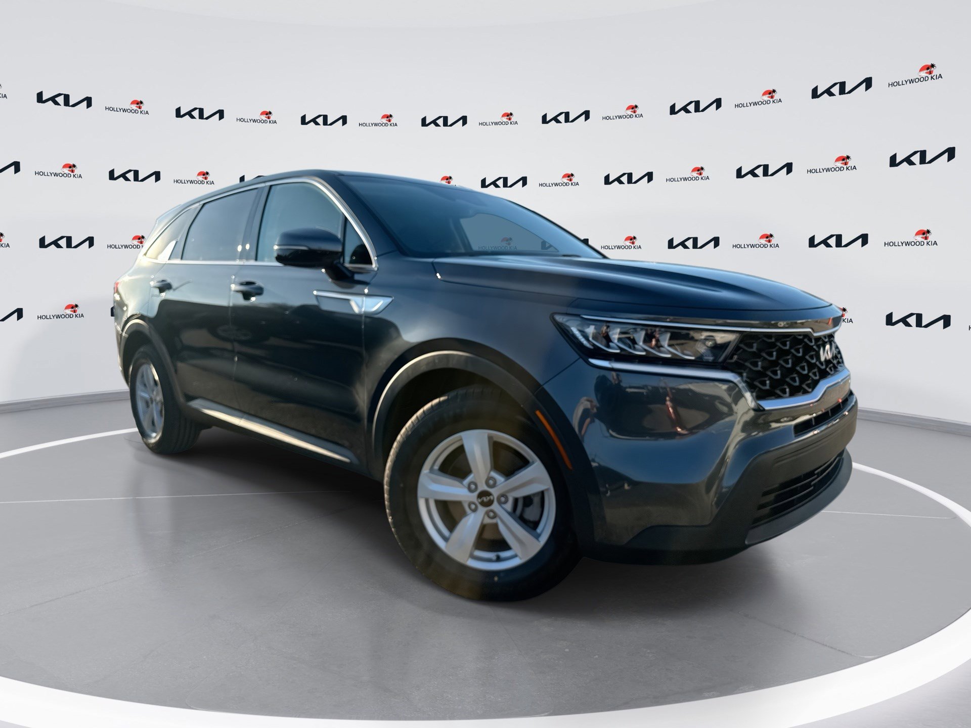 2023 Kia Sorento LX's photo
