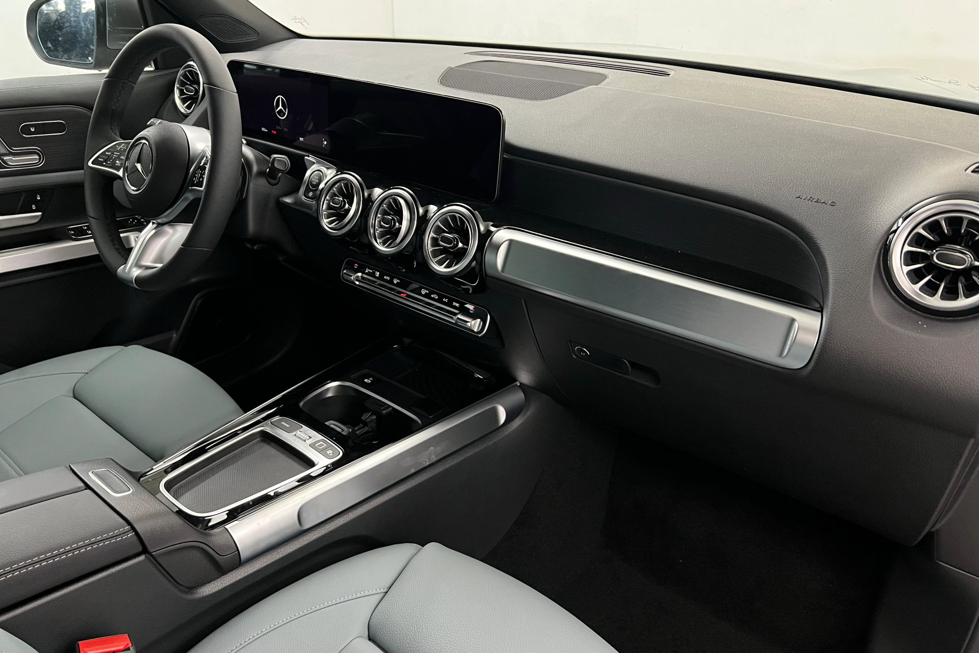 2026 Mercedes Benz GLB 250 4MATIC photo 24