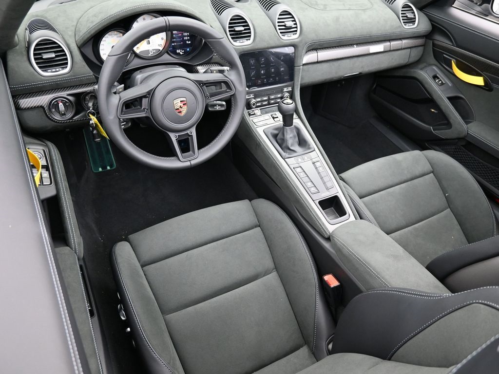 2025 Porsche Boxster Spyder photo 4