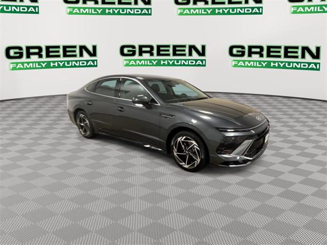 2026 Hyundai Sonata SEL Sport photo 2