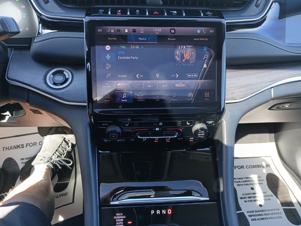 2024 Jeep Cherokee Limited 4xe photo 7