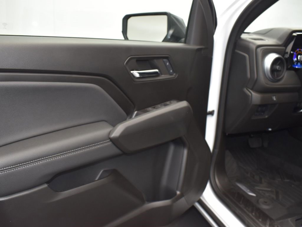 2024 Chevrolet Colorado LT photo 11