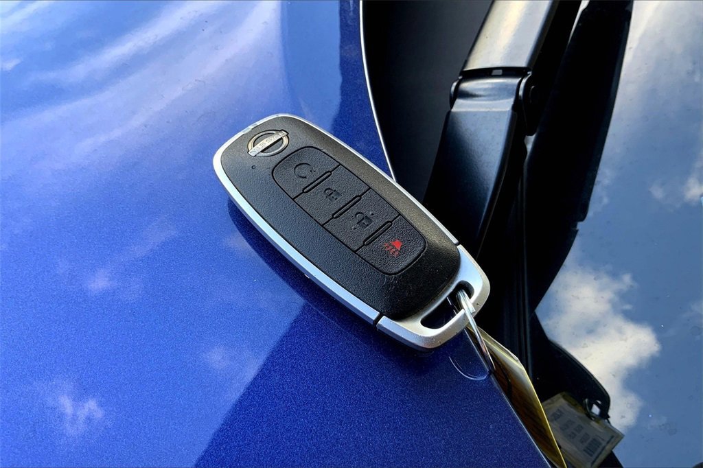 2023 Nissan Rogue SV photo 2