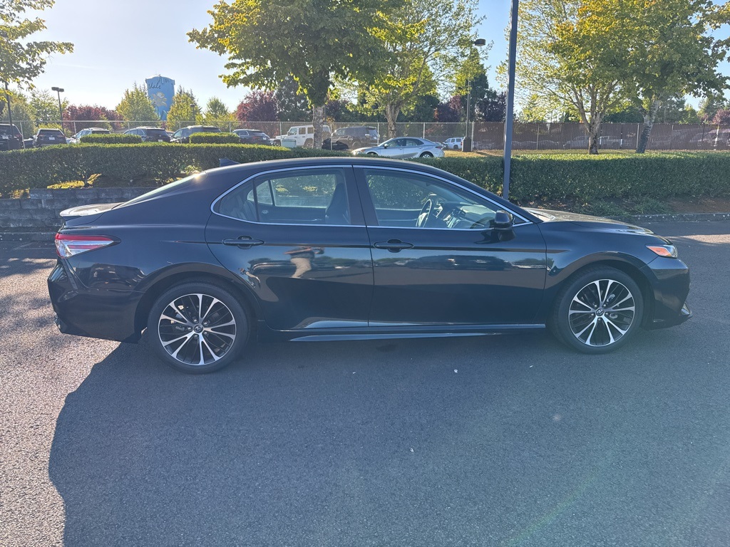 2020 Toyota Camry SE photo 8