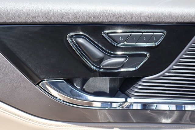 2022 Lincoln Corsair Standard photo 13