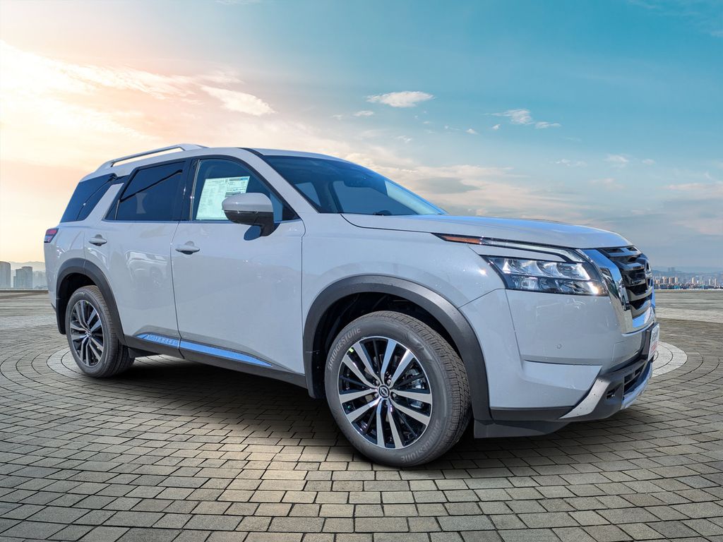 2025 Nissan Pathfinder Platinum's photo