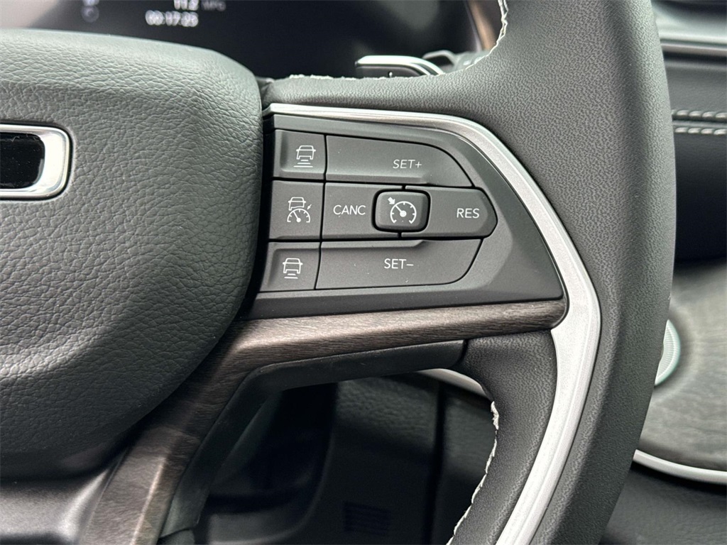 2025 Jeep Grand Cherokee Limited photo 24