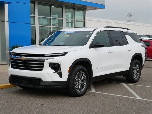 Used 2025 Chevrolet Traverse LT with VIN 1GNERGRS2SJ129712 for sale in Roseville, Minnesota