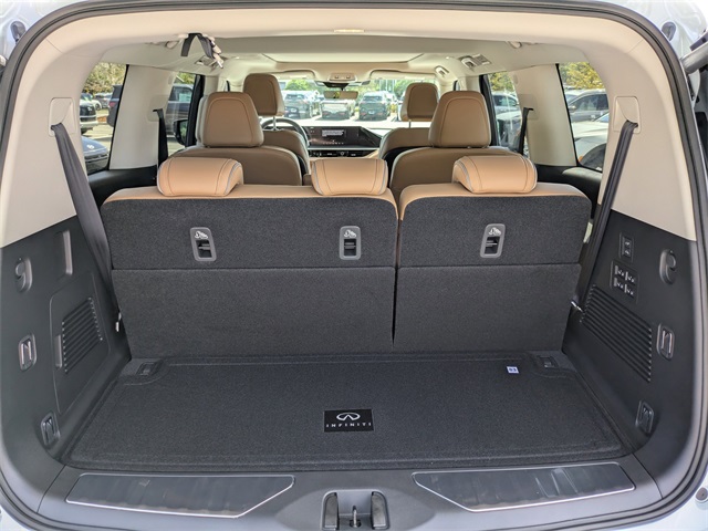 2026 Infiniti QX80 Luxe photo 11