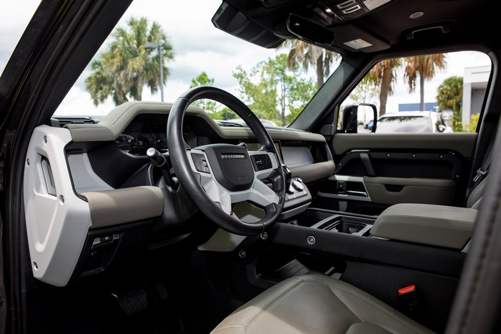 2023 Land Rover Defender 110 S photo 17
