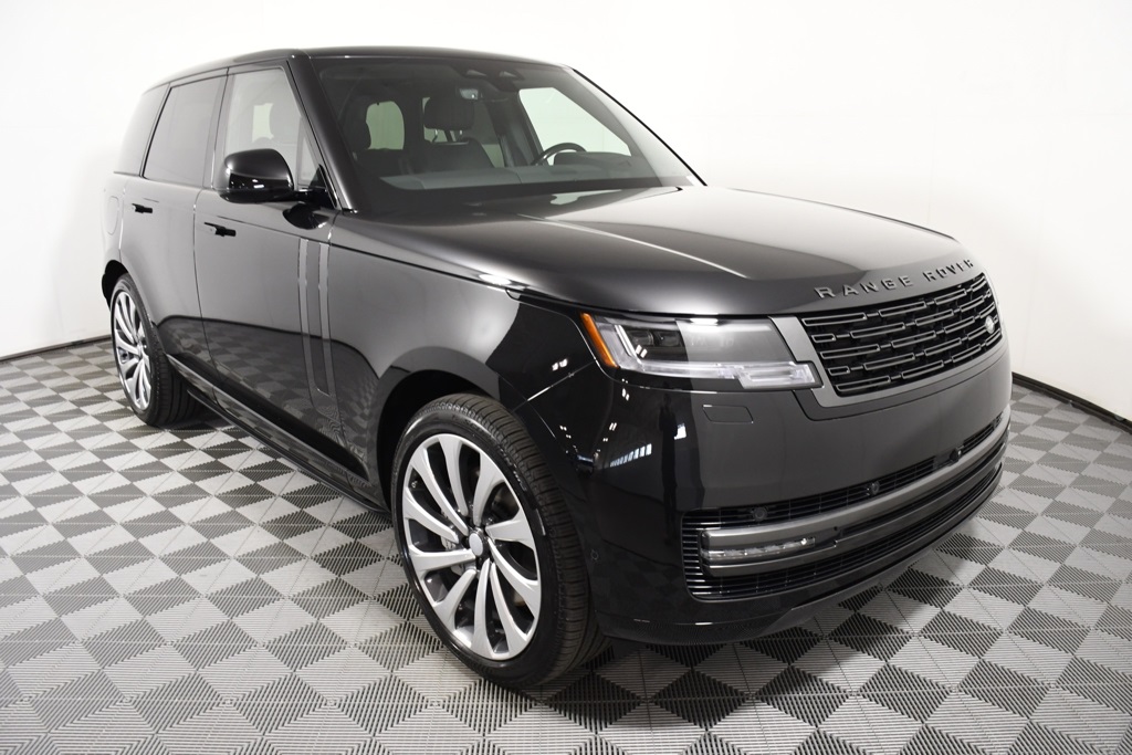 2025 Land Rover Range Rover SE photo 9