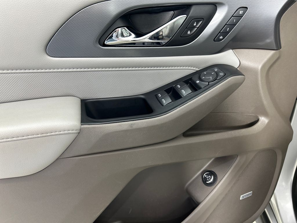 2021 Chevrolet Traverse Premier photo 17