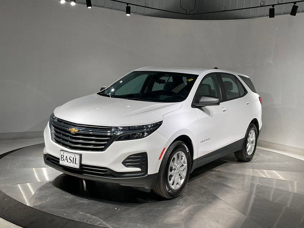 2023 Chevrolet Equinox LS photo 3