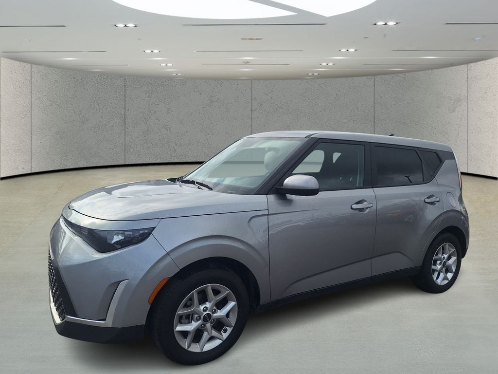 2025 Kia Soul LX's photo