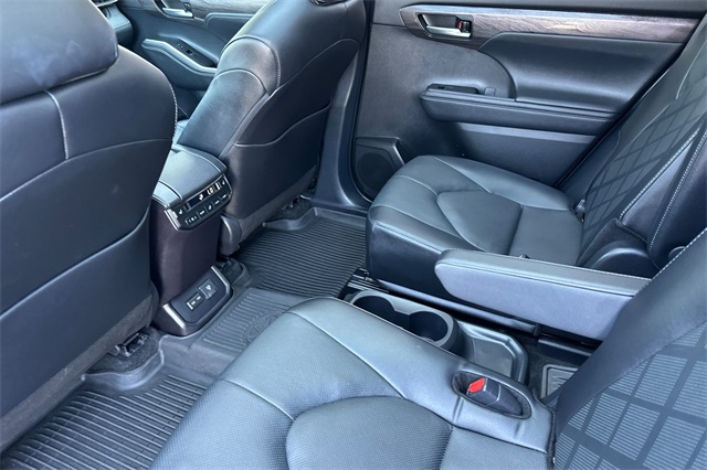 2024 Toyota Highlander Platinum photo 12