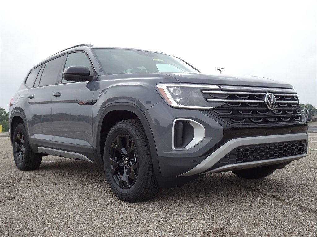 2025 Volkswagen Atlas Peak Edition SE photo 4