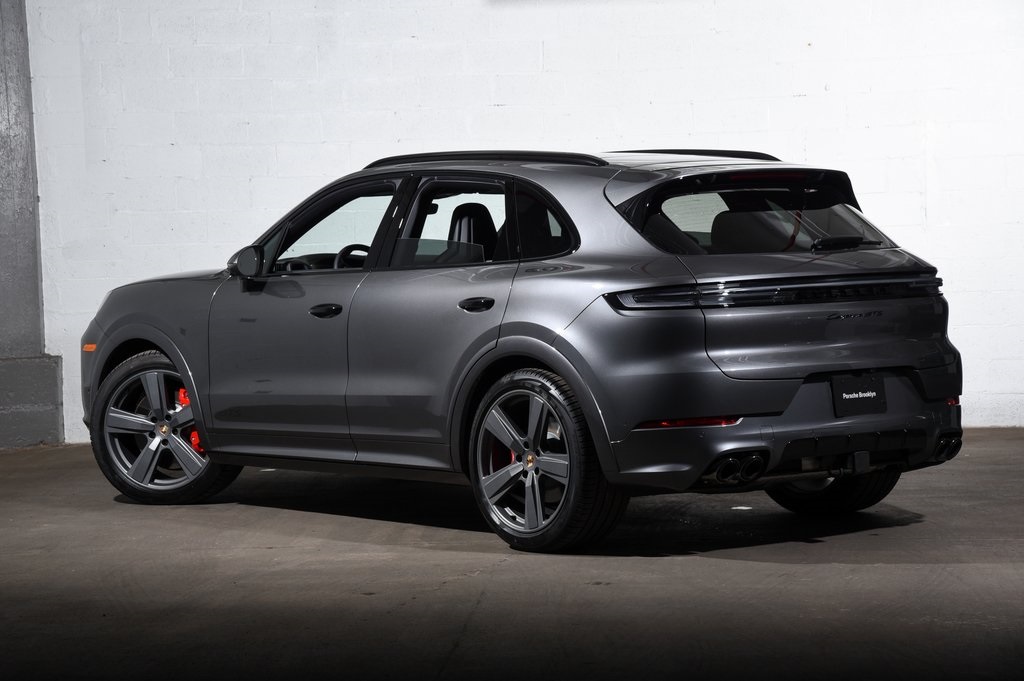 2025 Porsche Cayenne GTS photo 2