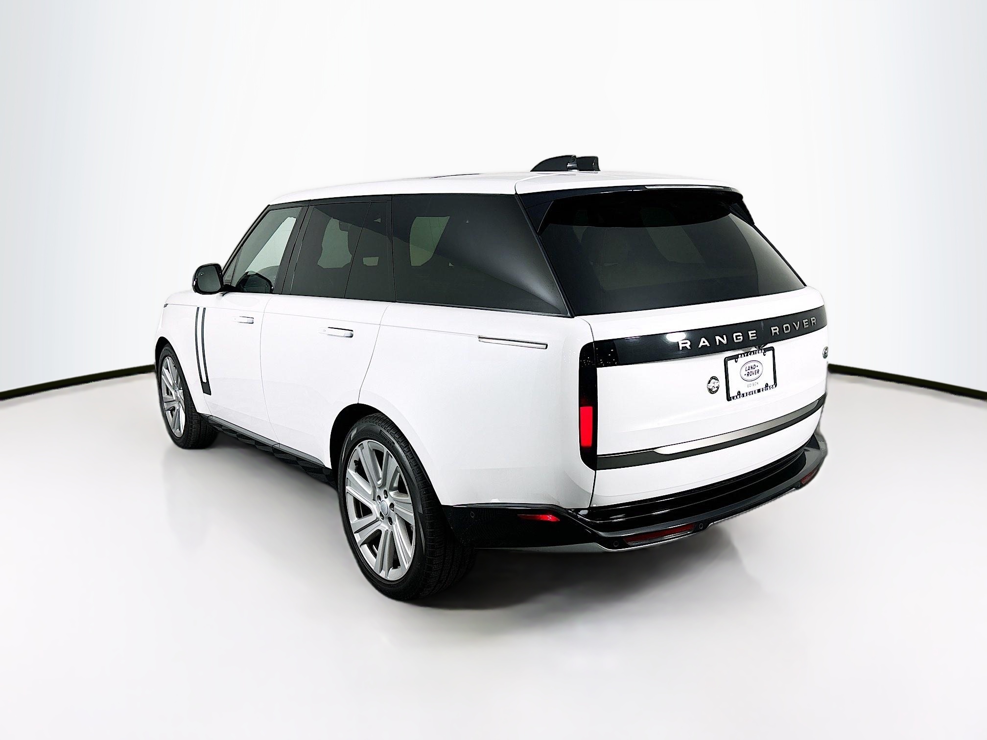 2023 Land Rover Range Rover SE photo 7
