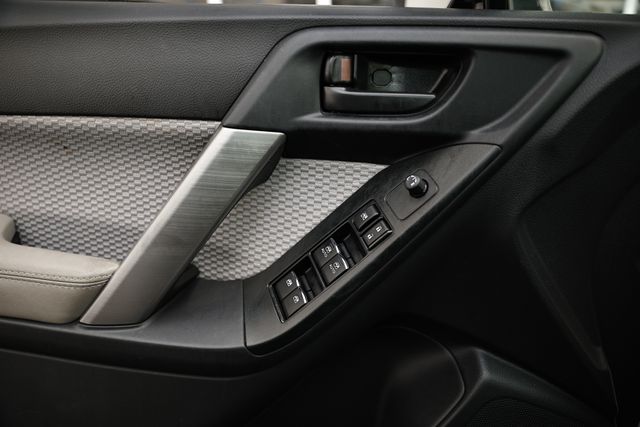 2017 Subaru Forester 2.5i Premium photo 13