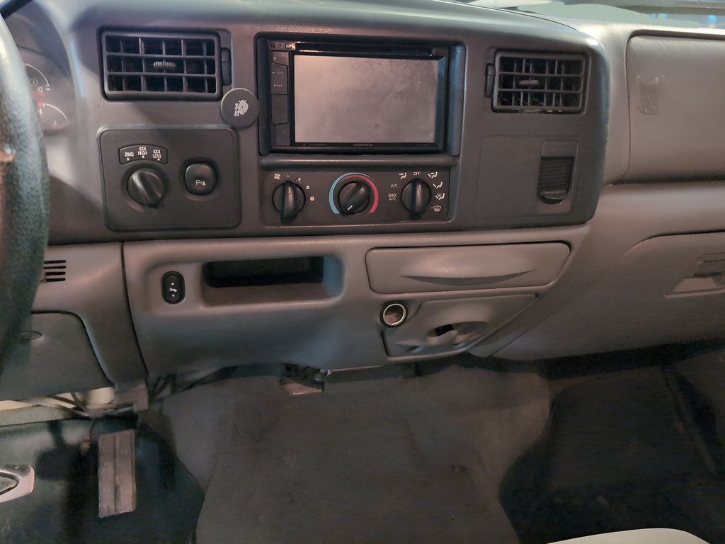 2004 Ford F-350 Lariat photo 12