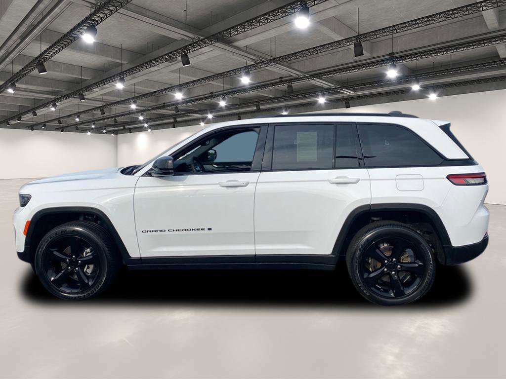 2023 Jeep Grand Cherokee Altitude photo 2
