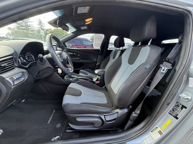 2020 Hyundai Veloster 2.0L Premium photo 13