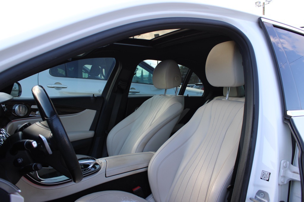 2017 Mercedes Benz E 300 4MATIC Sedan photo 5