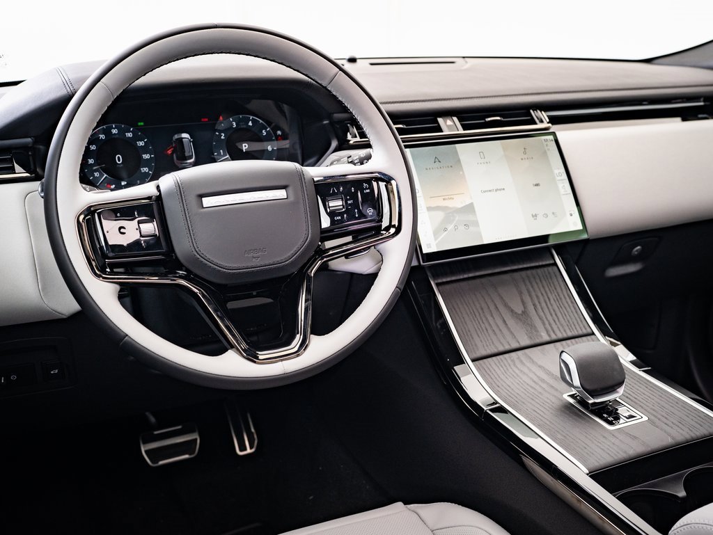 2026 Land Rover Range Rover Velar SE photo 4