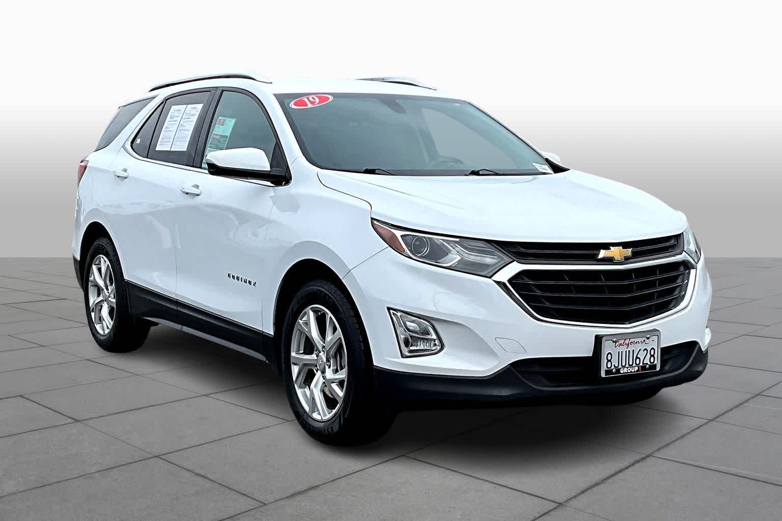 2019 Chevrolet Equinox LT photo 2