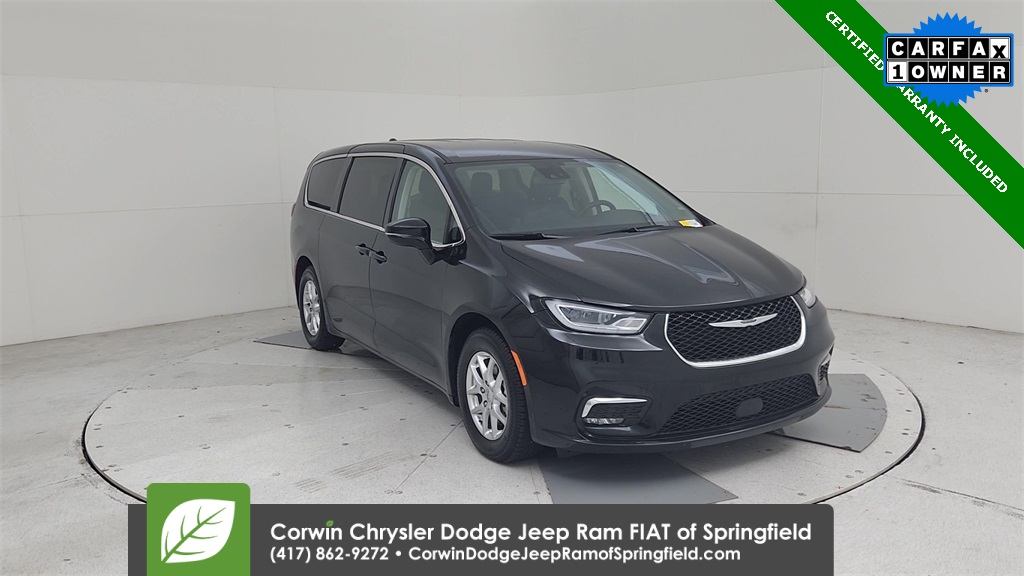 2024 Chrysler Pacifica Touring L photo 3