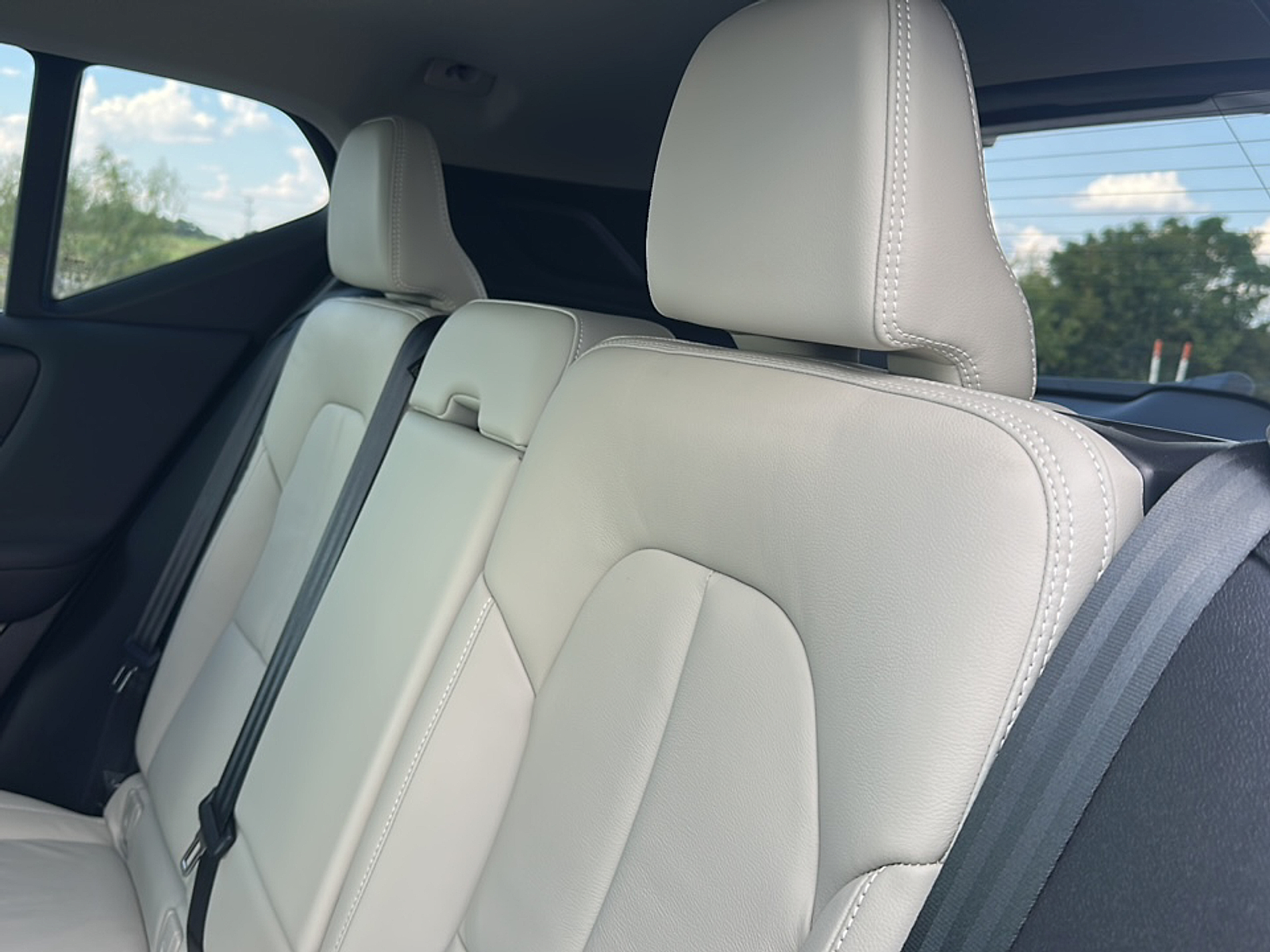 2023 Volvo XC40 Plus photo 8