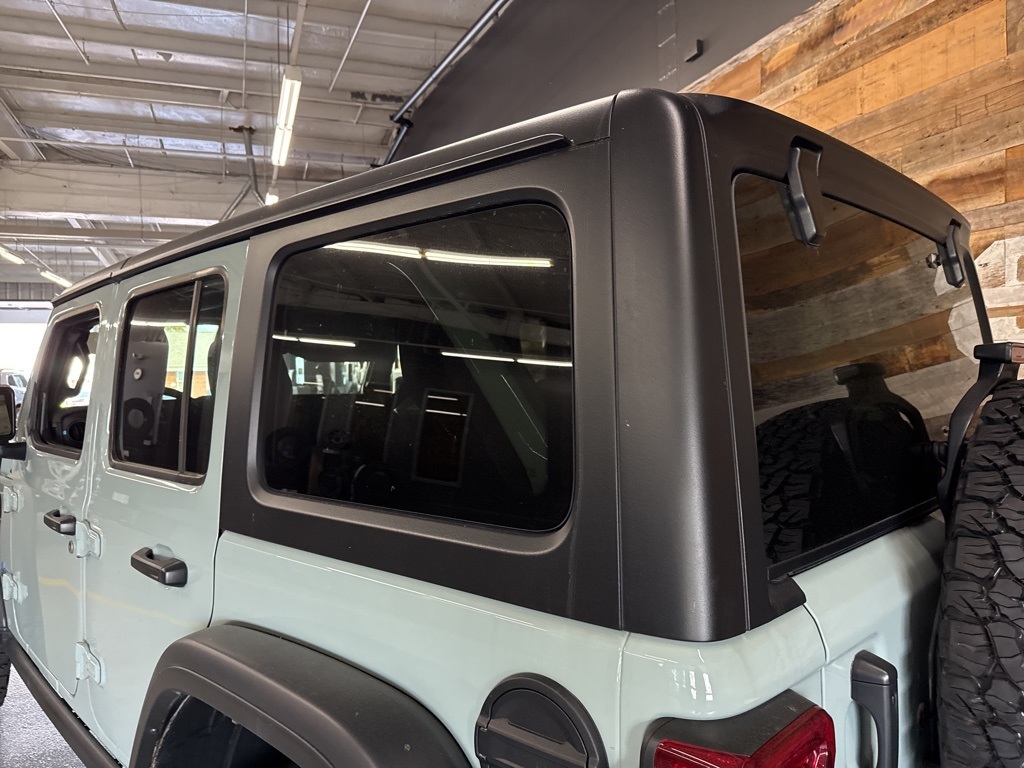 2024 Jeep Wrangler Rubicon 4xe photo 5