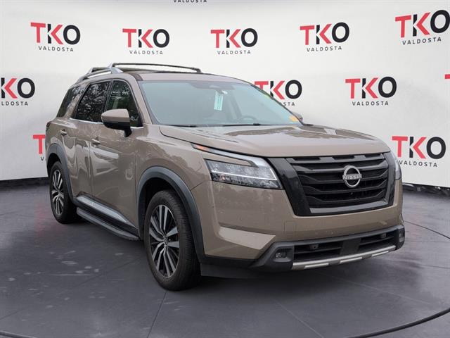 2023 Nissan Pathfinder Platinum's photo