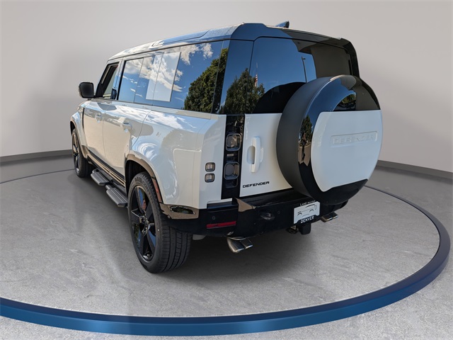 2025 Land Rover Defender 110 V8 photo 3