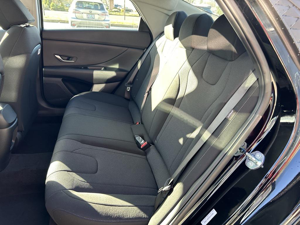 2025 Hyundai Elantra SE photo 22