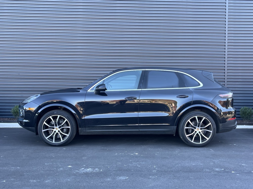 2022 Porsche Cayenne S photo 2