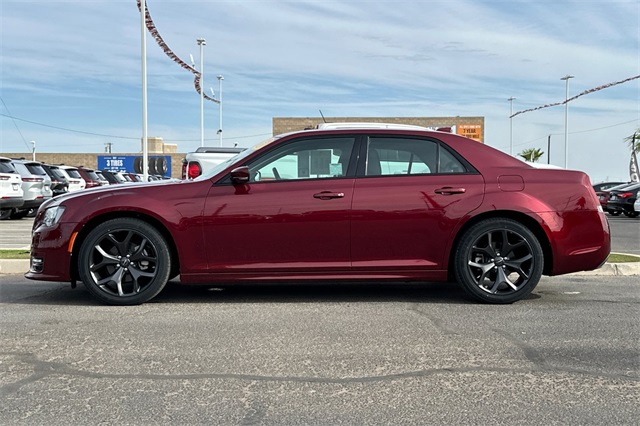2023 Chrysler 300 Touring L photo 7