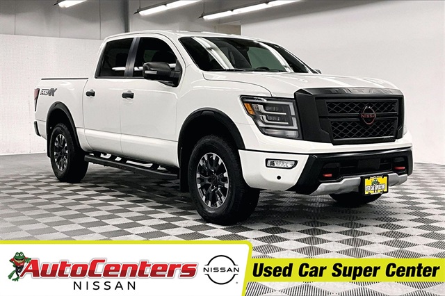2024 Nissan Titan PRO-4X's photo