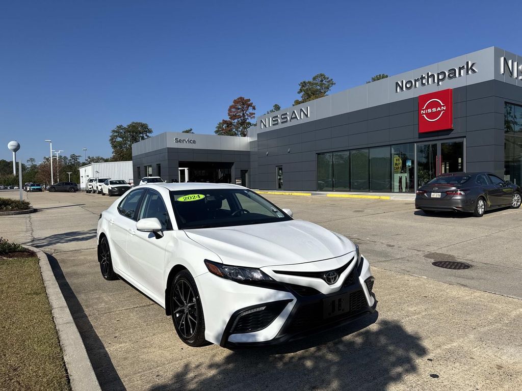2024 Toyota Camry SE photo 3