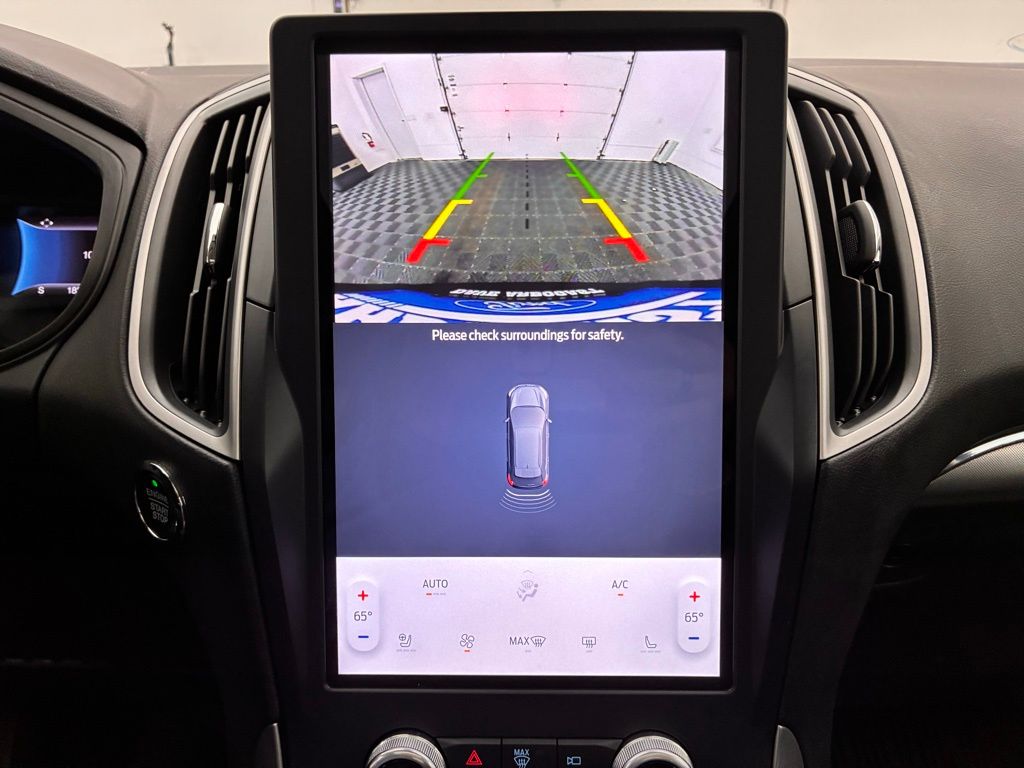 2022 Ford Edge SEL photo 3