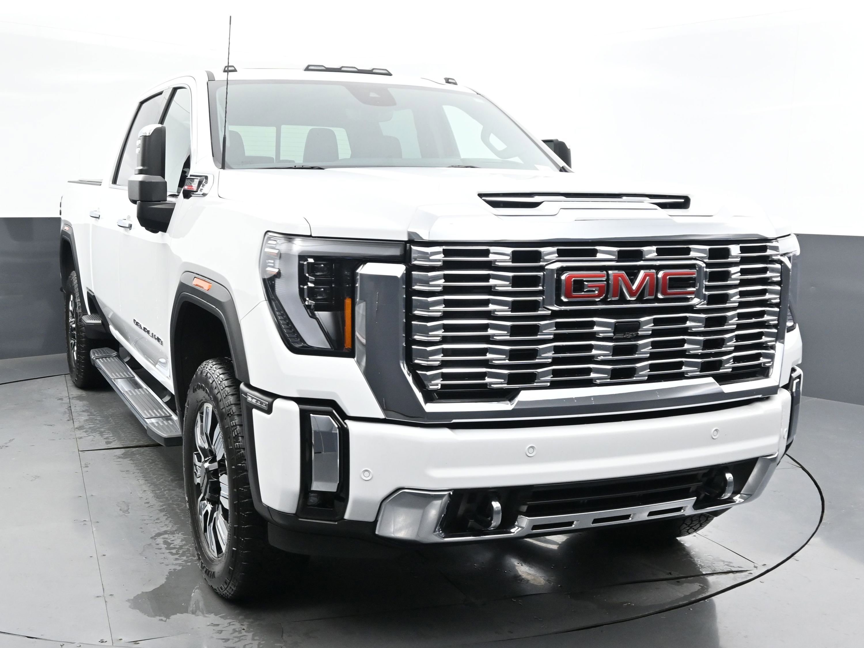 2024 Gmc Sierra 2500 HD Denali photo 2