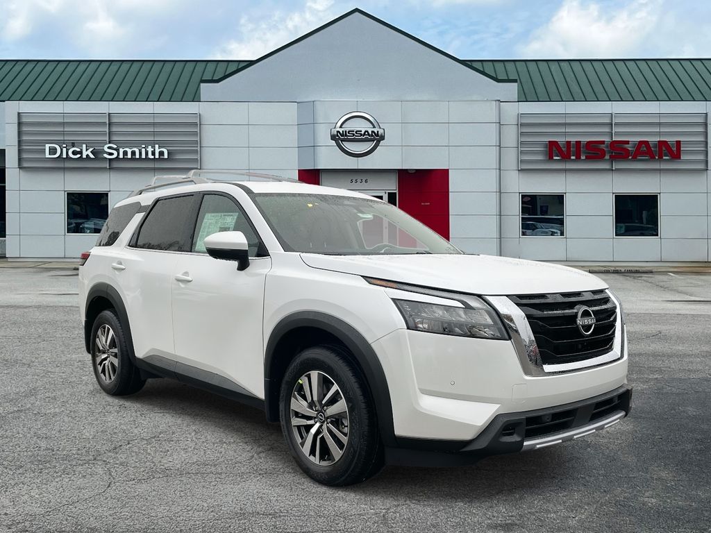 2025 Nissan Pathfinder SL's photo